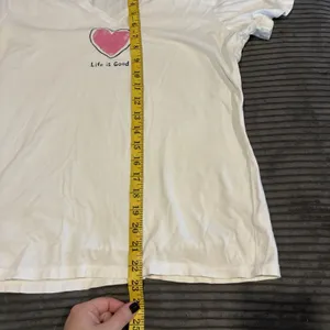Life is Good Womens M White V-Neck Heart Graphic Short Sleeve T-Shirt thumbnail 3