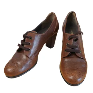 Moretti Brown Leather Lace Up Heeled Oxfords Women Size 39 9 8.5 Brogue Wingtip thumbnail 2