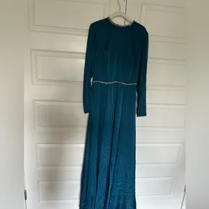 Ieena for Mac Duggal Sapphire Long Sleeve Jewel Trimmed Charmeuse Gown- NWT‎ thumbnail 4