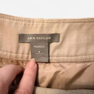 Ann Taylor Margo Wide Leg Trousers in Light Beige, Size 6 thumbnail 3