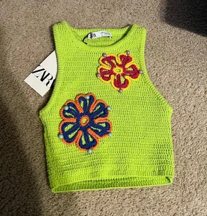 ZARA Lime green crochet knit embroidered flower crop top never worn thumbnail 3