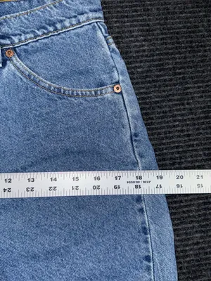VTG 90s Levi’s 550 Relaxed Denim Shorts Orange Tab Distressed 26 (tag 28) Jorts thumbnail 10