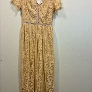 Chic Lace Maxi Dress in Cream thumbnail 2