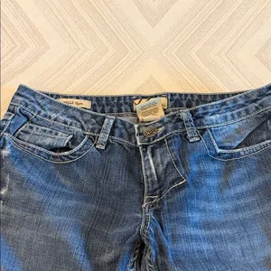 William Rast Belle Flare Jeans Size 28 Distressed Ripped Denim Snap Pockets thumbnail 3