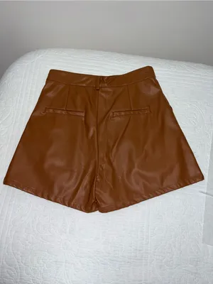 SHEIN Basics Brown Faux Leather Pleated High Rise Shorts Size M NWT thumbnail 3