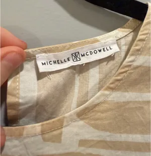 Michelle McDowell Patterned Flutter Sleeve Blouse Tan / Cream Size L thumbnail 3