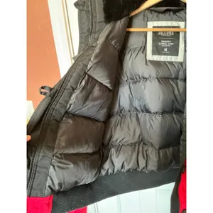 Hollister Ultimate Down Jacket Women's Medium Red/Black thumbnail 4