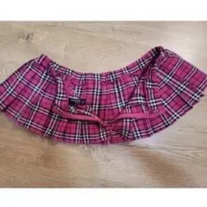 Hustler Hollywood Fuchsia Plaid Skirt and Tie Set thumbnail 5