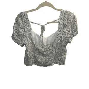✨AMERICAN EAGLE OUTFITTERS Women’s Short-sleeved Smocked Sz Large Top✨ thumbnail 2