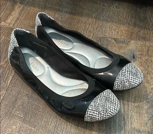 Kelly &‎ Katie Weslyne Black with Black &White Toe/Heel Ballet Flat Shoes 9 thumbnail 1