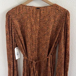 NWT Billabong Spring Romance Leopard Print Wrap Dress Long Sleeve Medium thumbnail 8