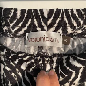 Veronica M Black White Abstract Print Jogger Pants Women's Size S Elastic‎ Waist thumbnail 5