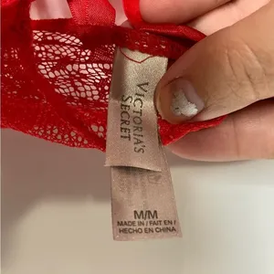 Victoria’s Secret red lace unlined lingerie‎ size medium thumbnail 5