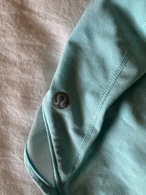Lululemon Hotty Hot 2.5" Shorts thumbnail 4