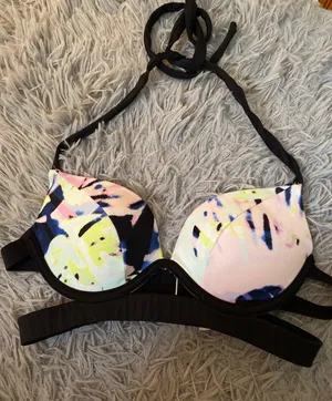 Victoria's Secret Bikini Top thumbnail 1