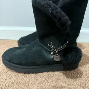 UGG Women’s Classic Short Charm‎ Boots Size 8 Excellent! Black thumbnail 4
