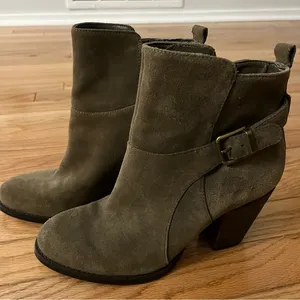 Ivanka Trump Boho Suede Ankle Boots Size 8-1/2 thumbnail 1