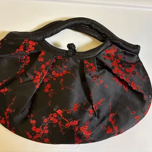 Elegant Black and Red Floral Women's Bag thumbnail 1