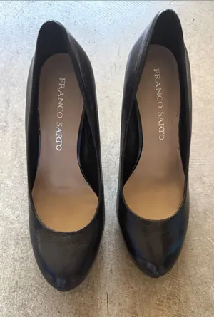 Franco Sarto Black Leather Pointed-Toe Pumps thumbnail 1