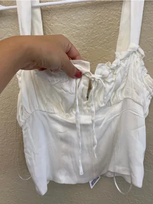 NWT Urban outfitters Women's white Tie-Front Crop Top thumbnail 2