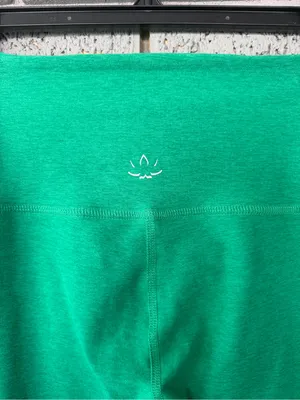 Beyond Yoga Spacedye High Waisted Yoga Capris Green Grass Heather Size XS thumbnail 6