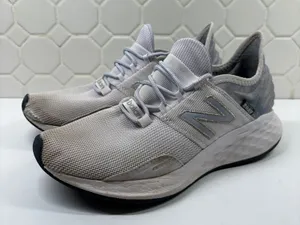 New Balance Fresh Foam Roav Women Size 8 Grey Running Shoes WROAVLG2 thumbnail 1