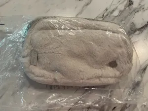 Lululemon Sherpa Belt Bag Everywhere 1L Fleece Ivory thumbnail 1