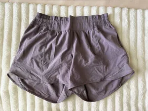 Lululemon Hotty Hot 4” 6 TALL Shorts Like new thumbnail 1