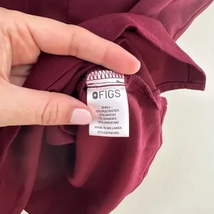 - Catarina One-Pocket Scrub Top Burgundy Doctor Nurse Uniform thumbnail 7
