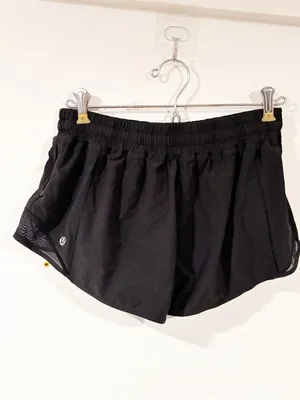 Lululemon Hotty Hot Low-Rise Lined Short 2.5" Black Athletic Size 8 thumbnail 3