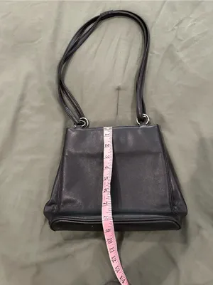 Elegant Black Leather Shoulder Bag with Double Straps thumbnail 4