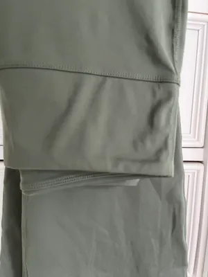 Amazon Essentials Green Yoga Pants thumbnail 4