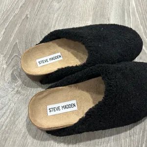 NEW Vesa Black Fuzzy Loafers thumbnail 3