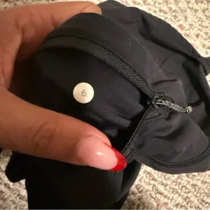Lululemon Run Times Short *4-way Stretch Black- Size 6 thumbnail 6