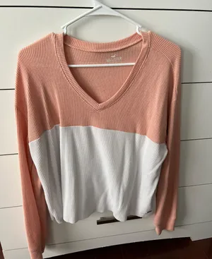Hollister Long Sleeve thumbnail 1
