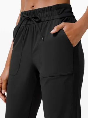 Lululemon Beyond the Studio Jogger Black Size 8 thumbnail 3