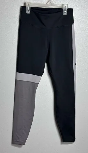 Nike Dri-Fit Women Workout Black/Gray Athletic‎ Yoga Capri Leggings size M thumbnail 1