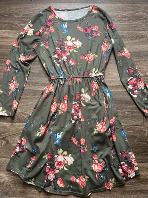 Women’s dress (Size M) Green Size M thumbnail 1