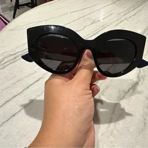 Gucci sunglasses. Thick cat eye frames thumbnail 3