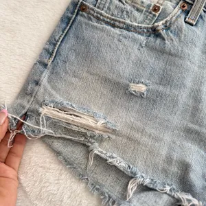 Levi’s 501 Distressed Denim Shorts Light Wash Frayed Hem Button Fly thumbnail 6
