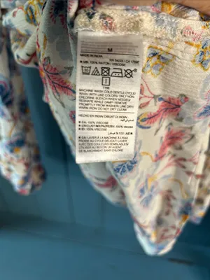 Old Navy White Floral V-Neck Blouse with Blue & Pink Blooms | Size Medium thumbnail 4