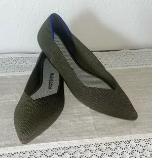 Women's Rothy's The Point Ballet Flat in Retired Olive Green Size 5 thumbnail 1