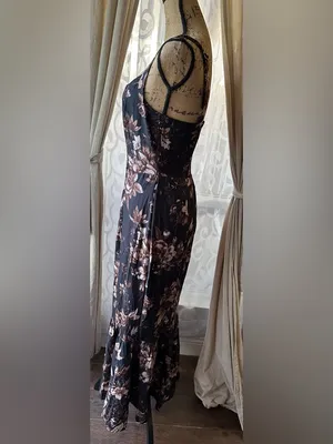 Floral Ruffle Hem Dress Black thumbnail 4