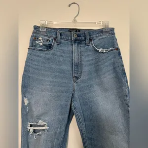 Abercrombie & Fitch Ultra‎ High Rise Mom Jeans Distressed Size 28 thumbnail 4