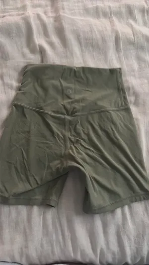 Lululemon Shorts green thumbnail 2