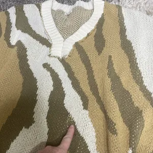 Pol distressed animal print green tan white large bulky sweater thumbnail 2