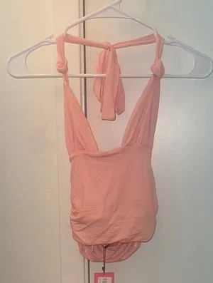 ⭐️EDIKTED Lillie Knotted Halter Top thumbnail 1