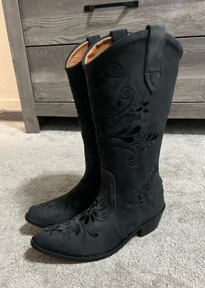 black snip toe boots Size 6 thumbnail 1