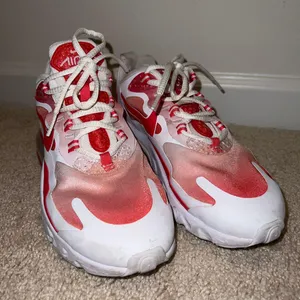 Nike Air Max 270 React Shoes thumbnail 3