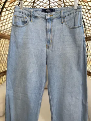 Hollister Light Wash Ultra High Rise Cuffed Dad Jeans Size 9R W29 thumbnail 3